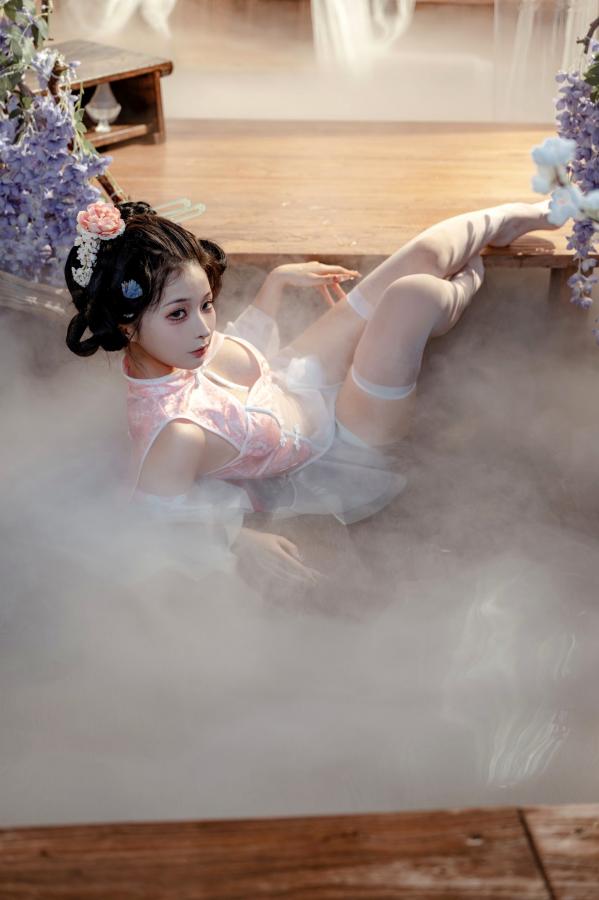蠢沫沫  《蠢沫沫 - 蔻 少女后庭》国风古韵性感旗袍COS写真 唯美庭院仙气丝袜私房美图第63张图片