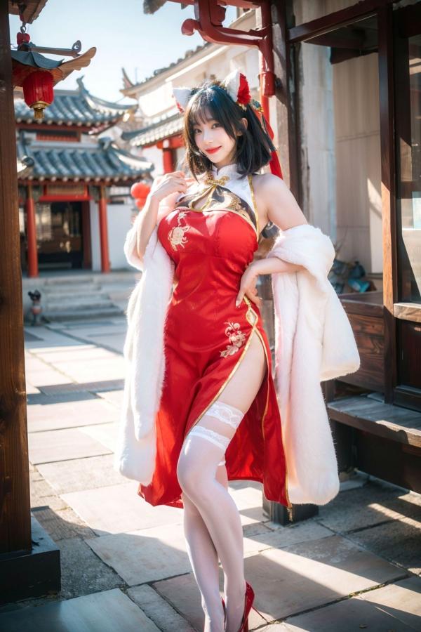    AI美女-拟实-红旗袍猫耳cos 古风庭院性感开衩旗袍美臀诱惑写真第1张图片