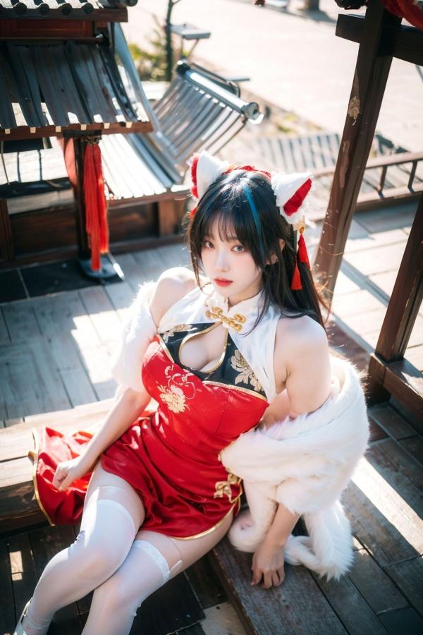    AI美女-拟实-红旗袍猫耳cos 古风庭院性感开衩旗袍美臀诱惑写真第16张图片