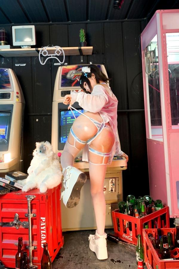 蠢沫沫  《蠢沫沫-娃娃姬》游戏机房性感内衣写真 湿身诱惑与白丝吊带二次元COS第126张图片