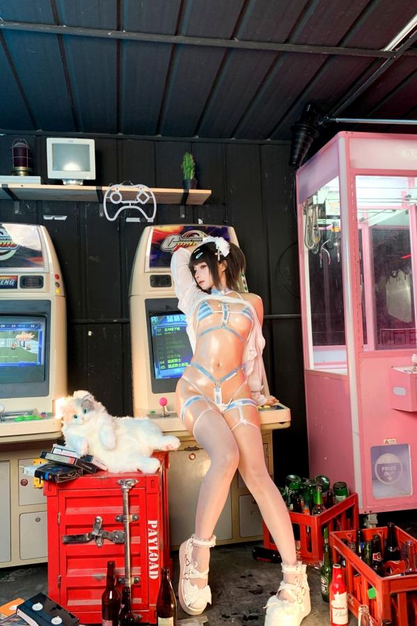 蠢沫沫  《蠢沫沫-娃娃姬》游戏机房性感内衣写真 湿身诱惑与白丝吊带二次元COS第130张图片