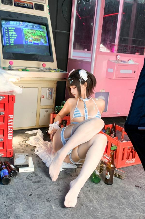 蠢沫沫  《蠢沫沫-娃娃姬》游戏机房性感内衣写真 湿身诱惑与白丝吊带二次元COS第137张图片