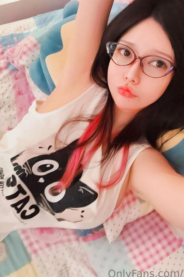 Potato Godzilla  Potato Godzilla性感泳池比基尼与甜美居家私房大尺度写真第1张图片