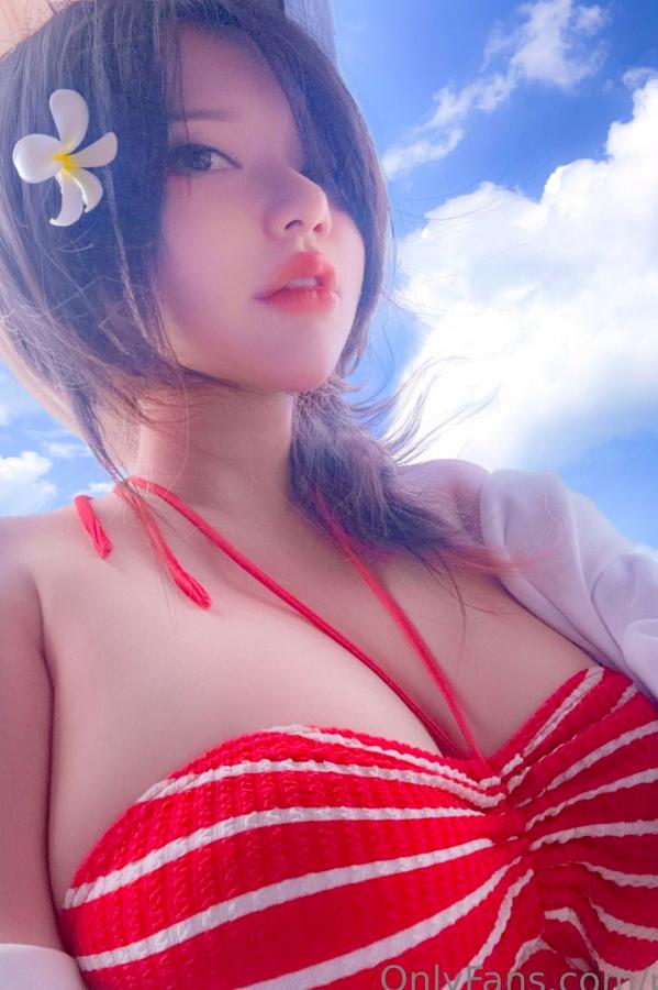 Potato Godzilla  Potato Godzilla性感泳池比基尼与甜美居家私房大尺度写真第13张图片