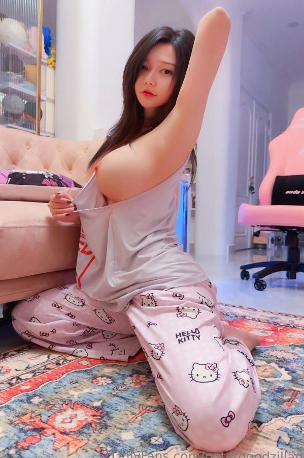 Potato Godzilla  Potato Godzilla性感泳池比基尼与甜美居家私房大尺度写真第24张图片