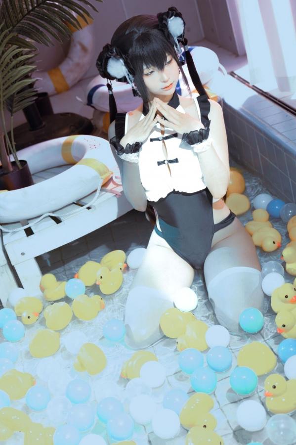 蠢沫沫  蠢沫沫-熊猫娘 独家二次元高叉旗袍美腿性感私房写真第49张图片