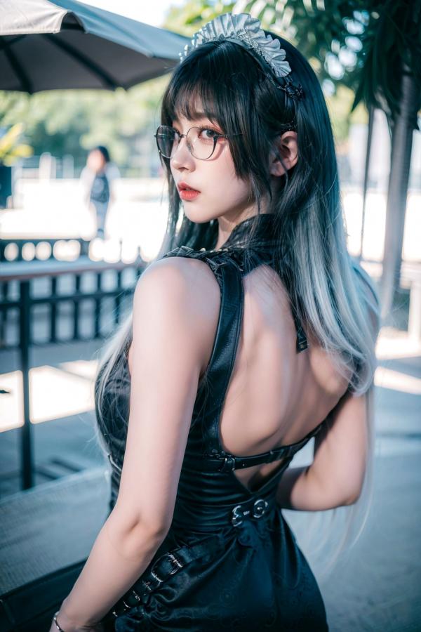    AI美女-拟实-哥特风眼镜女仆 极品爆乳皮革制服黑丝性感诱惑写真第10张图片