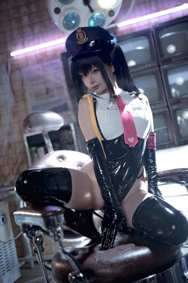蠢沫沫  蠢沫沫-沙希女警性感皮衣制服Cosplay写真第8张图片