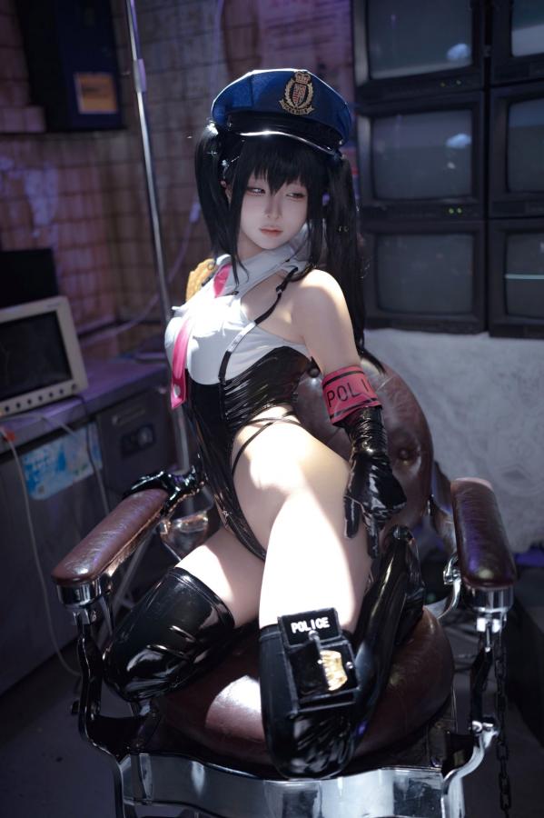 蠢沫沫  蠢沫沫-沙希女警性感皮衣制服Cosplay写真第18张图片