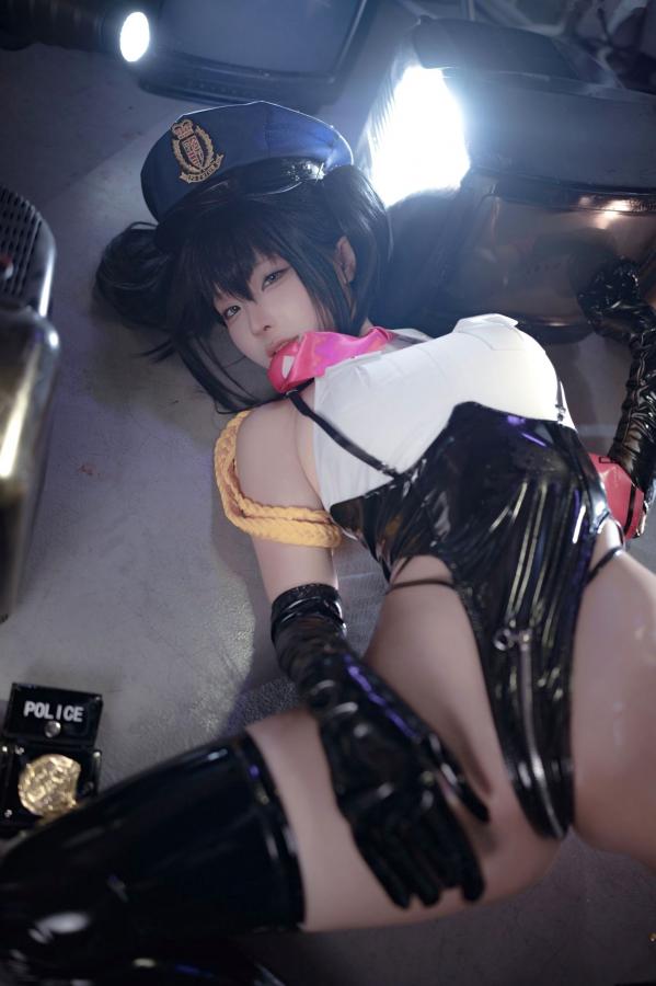 蠢沫沫  蠢沫沫-沙希女警性感皮衣制服Cosplay写真第31张图片