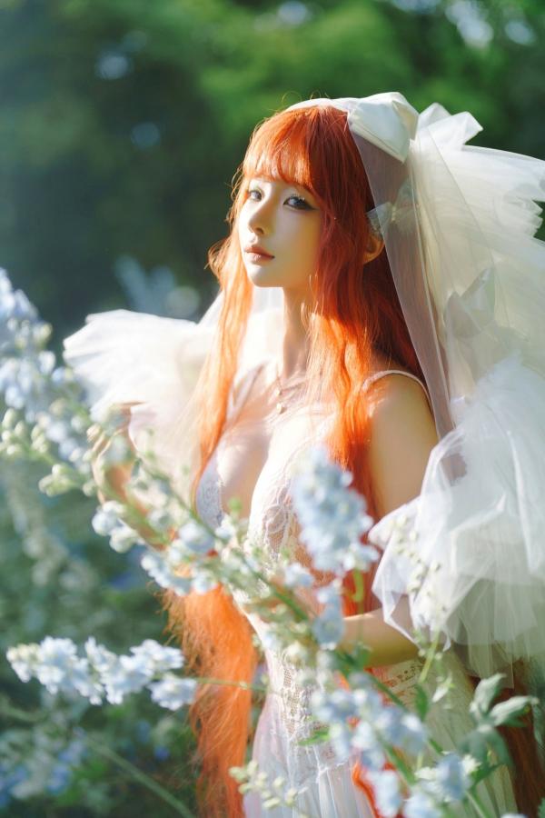 蠢沫沫  蠢沫沫-花丛婚纱 户外唯美仙女写真 纯欲白色婚纱角色扮演第1张图片