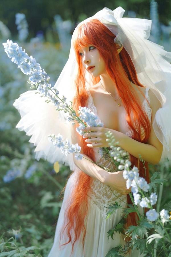 蠢沫沫  蠢沫沫-花丛婚纱 户外唯美仙女写真 纯欲白色婚纱角色扮演第2张图片