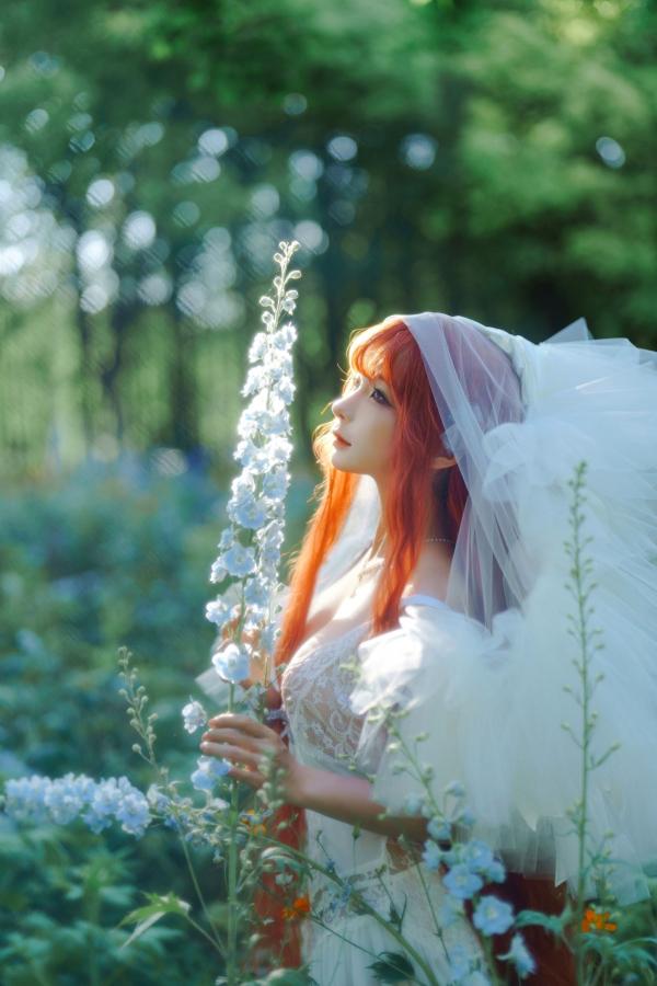 蠢沫沫  蠢沫沫-花丛婚纱 户外唯美仙女写真 纯欲白色婚纱角色扮演第6张图片