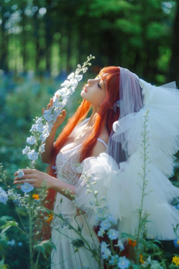 蠢沫沫  蠢沫沫-花丛婚纱 户外唯美仙女写真 纯欲白色婚纱角色扮演第7张图片