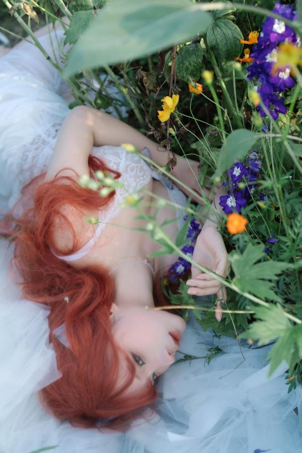 蠢沫沫  蠢沫沫-花丛婚纱 户外唯美仙女写真 纯欲白色婚纱角色扮演第24张图片