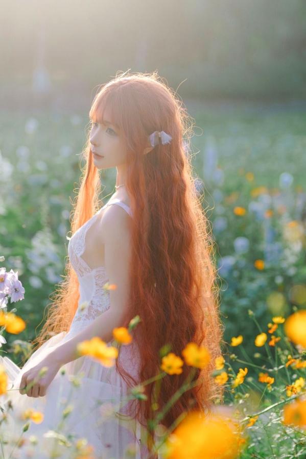 蠢沫沫  蠢沫沫-花丛婚纱 户外唯美仙女写真 纯欲白色婚纱角色扮演第27张图片