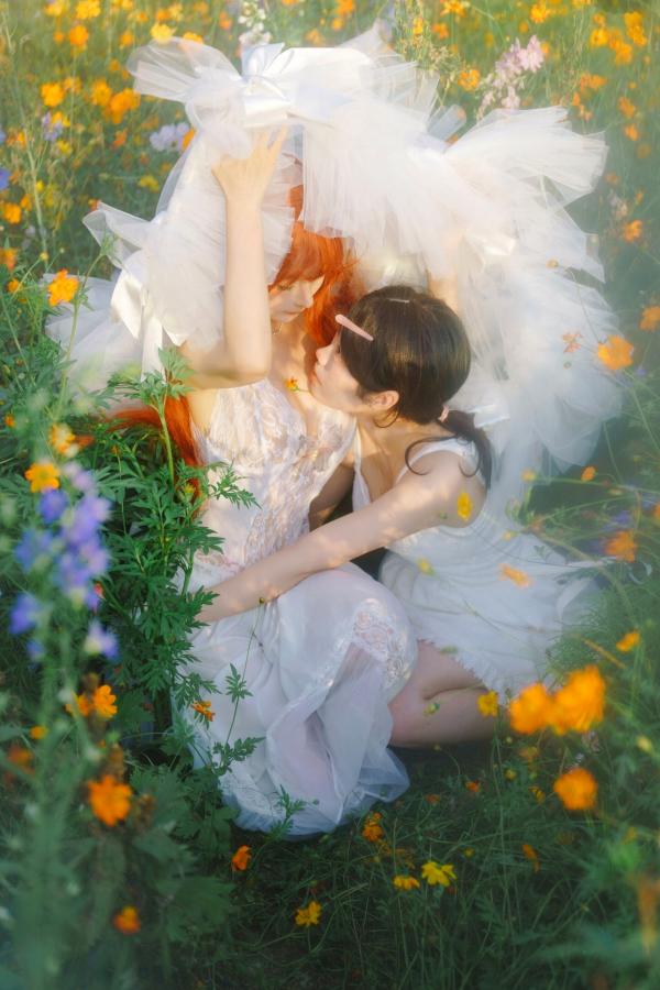 蠢沫沫  蠢沫沫-花丛婚纱 户外唯美仙女写真 纯欲白色婚纱角色扮演第31张图片