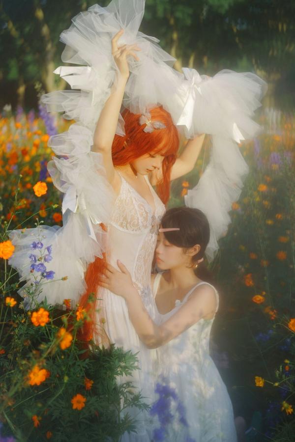 蠢沫沫  蠢沫沫-花丛婚纱 户外唯美仙女写真 纯欲白色婚纱角色扮演第33张图片