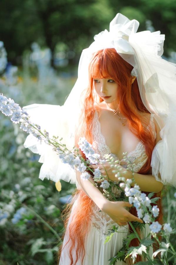 蠢沫沫  蠢沫沫-花丛婚纱 户外唯美仙女写真 纯欲白色婚纱角色扮演第34张图片