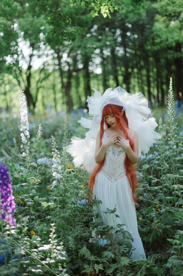 蠢沫沫  蠢沫沫-花丛婚纱 户外唯美仙女写真 纯欲白色婚纱角色扮演第37张图片