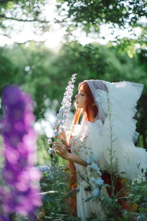 蠢沫沫  蠢沫沫-花丛婚纱 户外唯美仙女写真 纯欲白色婚纱角色扮演第38张图片