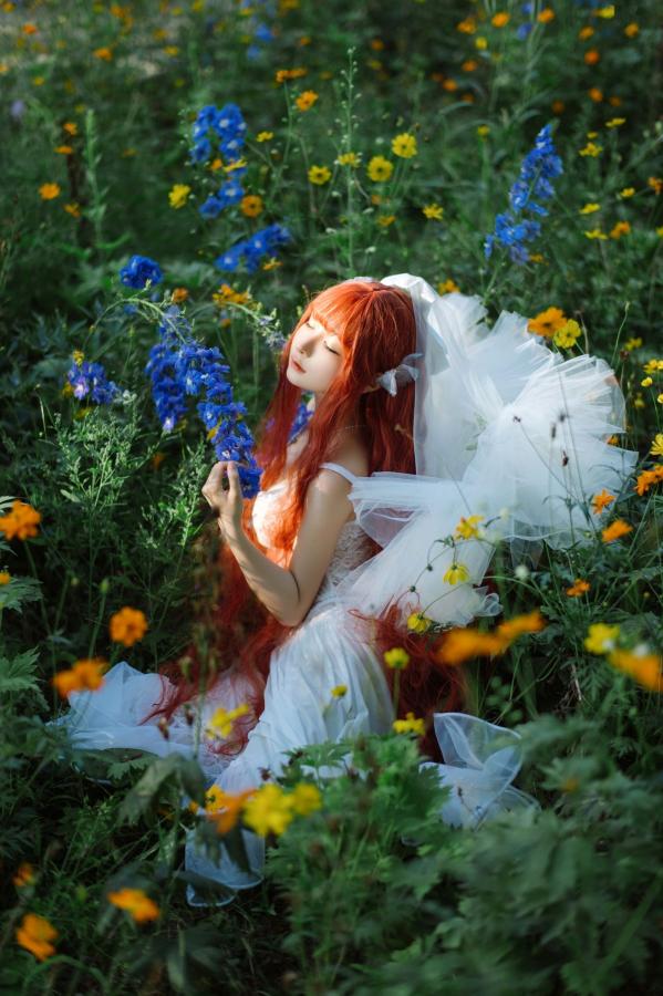 蠢沫沫  蠢沫沫-花丛婚纱 户外唯美仙女写真 纯欲白色婚纱角色扮演第39张图片
