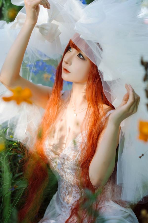 蠢沫沫  蠢沫沫-花丛婚纱 户外唯美仙女写真 纯欲白色婚纱角色扮演第40张图片