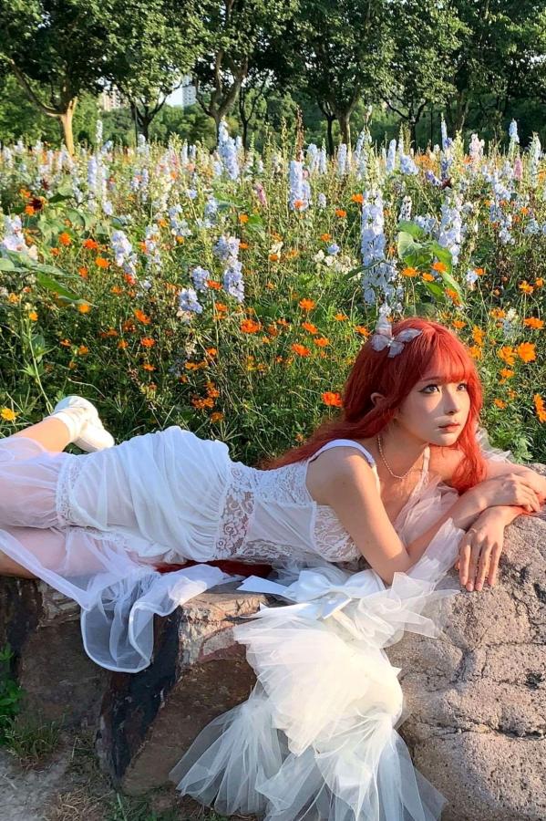 蠢沫沫  蠢沫沫-花丛婚纱 户外唯美仙女写真 纯欲白色婚纱角色扮演第60张图片