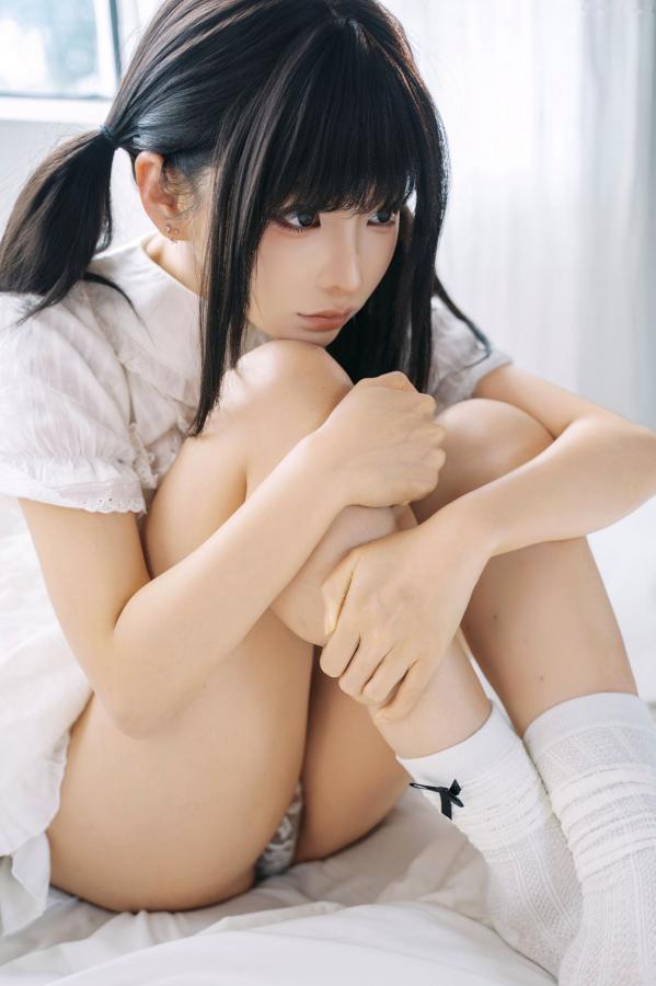 蠢沫沫  《蠢沫沫-8月写真合集-1》日系家居白裙少女私房治愈写真第9张图片