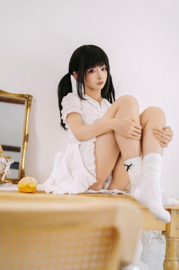 蠢沫沫  《蠢沫沫-8月写真合集-1》日系家居白裙少女私房治愈写真第25张图片