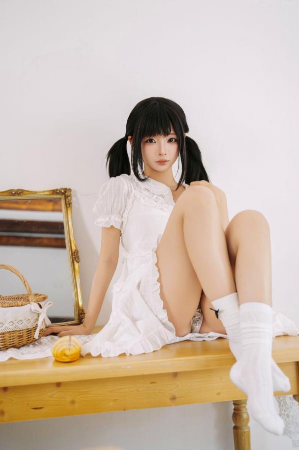 蠢沫沫  《蠢沫沫-8月写真合集-1》日系家居白裙少女私房治愈写真第26张图片