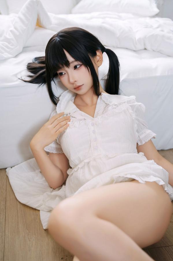 蠢沫沫  《蠢沫沫-8月写真合集-1》日系家居白裙少女私房治愈写真第31张图片