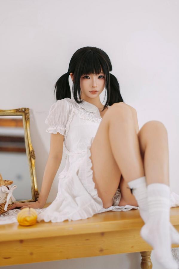 蠢沫沫  《蠢沫沫-8月写真合集-1》日系家居白裙少女私房治愈写真第59张图片