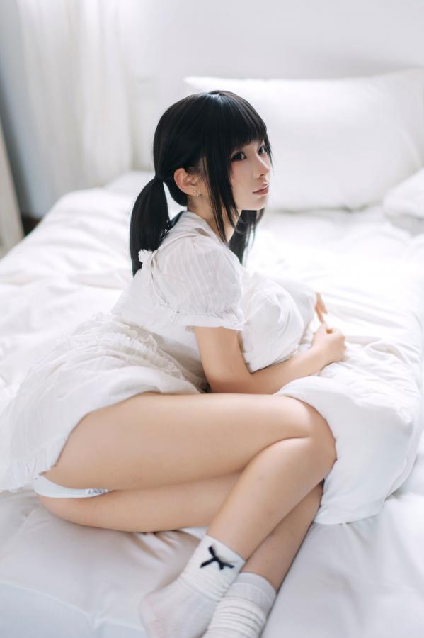 蠢沫沫  《蠢沫沫-8月写真合集-1》日系家居白裙少女私房治愈写真第60张图片