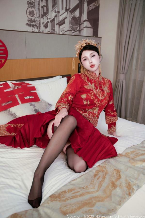    XiuRen秀人网 10865 小蛮妖Yummy 新娘红装红色内衣黑丝 卧室性感婚纱角色扮演私房写真第11张图片