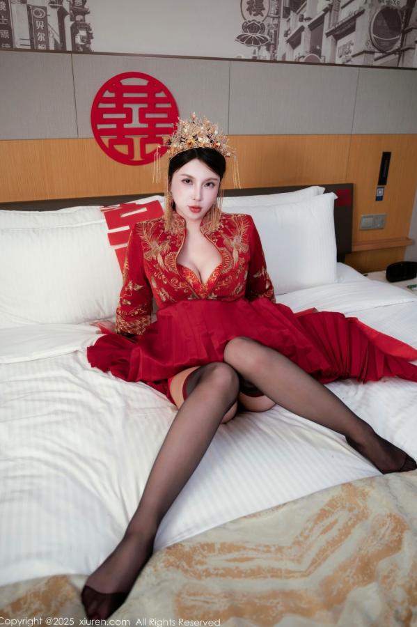   XiuRen秀人网 10865 小蛮妖Yummy 新娘红装红色内衣黑丝 卧室性感婚纱角色扮演私房写真第17张图片