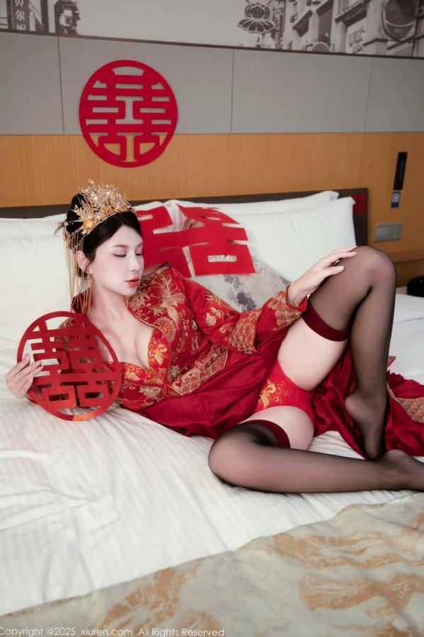    XiuRen秀人网 10865 小蛮妖Yummy 新娘红装红色内衣黑丝 卧室性感婚纱角色扮演私房写真第26张图片