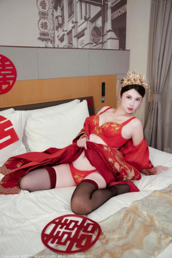    XiuRen秀人网 10865 小蛮妖Yummy 新娘红装红色内衣黑丝 卧室性感婚纱角色扮演私房写真第53张图片