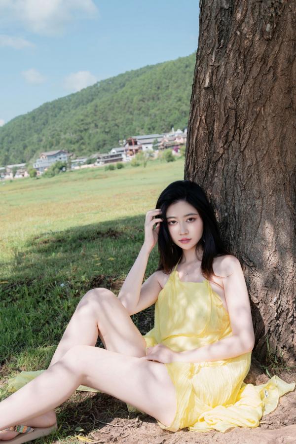 年年Nnian 年年  年年-绿茵 户外树下阳光性感写真 极品女神大尺度写真第27张图片