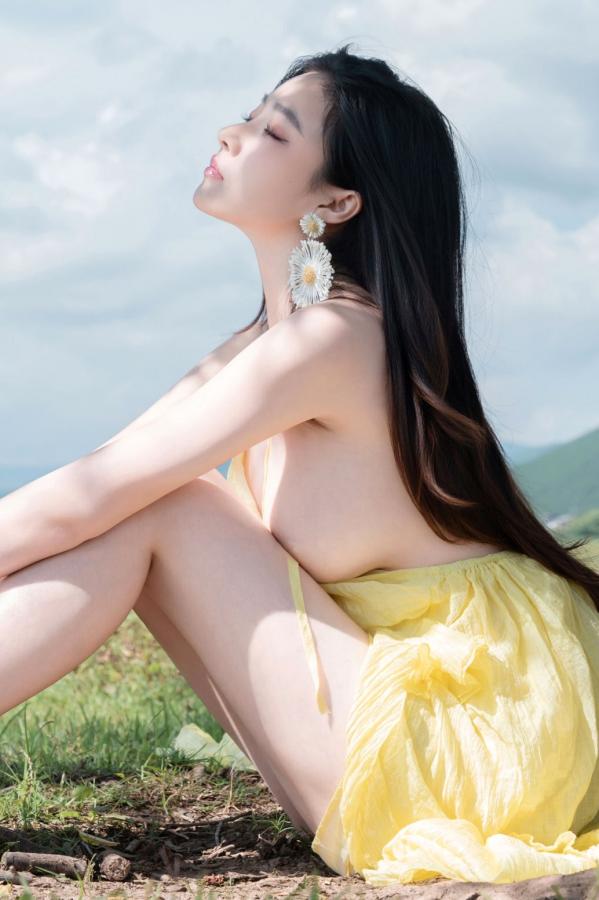 年年Nnian 年年  年年-绿茵 户外树下阳光性感写真 极品女神大尺度写真第34张图片