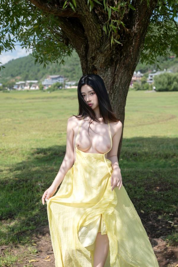 年年Nnian 年年  年年-绿茵 户外树下阳光性感写真 极品女神大尺度写真第56张图片