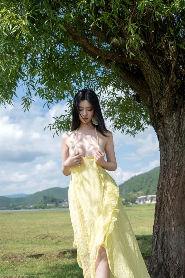 年年Nnian 年年  年年-绿茵 户外树下阳光性感写真 极品女神大尺度写真第60张图片