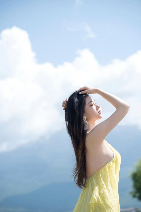 年年Nnian 年年  年年-绿茵 户外树下阳光性感写真 极品女神大尺度写真第70张图片