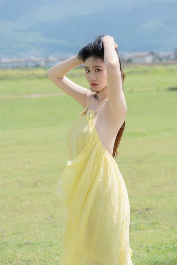 年年Nnian 年年  年年-绿茵 户外树下阳光性感写真 极品女神大尺度写真第75张图片