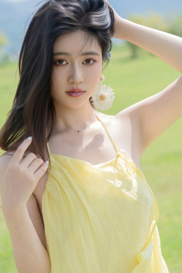 年年Nnian 年年  年年-绿茵 户外树下阳光性感写真 极品女神大尺度写真第78张图片
