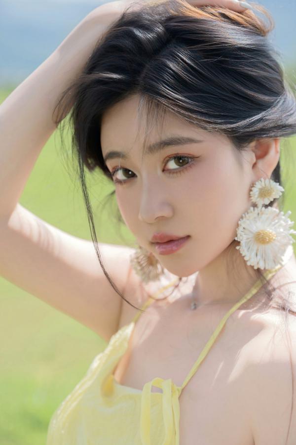 年年Nnian 年年  年年-绿茵 户外树下阳光性感写真 极品女神大尺度写真第81张图片