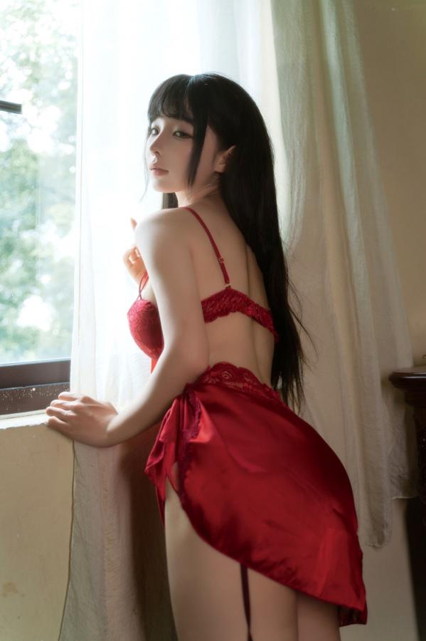 蠢沫沫  蠢沫沫 - 柜中魅影 红色蕾丝内衣性感丝袜私房诱惑写真第17张图片