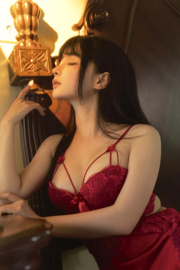 蠢沫沫  蠢沫沫 - 柜中魅影 红色蕾丝内衣性感丝袜私房诱惑写真第27张图片