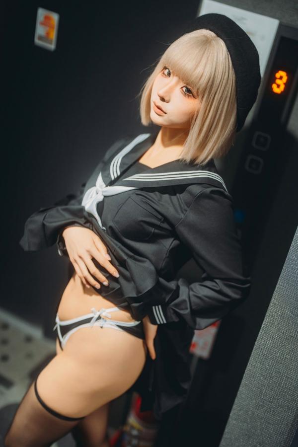 蠢沫沫  蠢沫沫-秋寻上 日系校服制服与大阪街拍性感写真第256张图片
