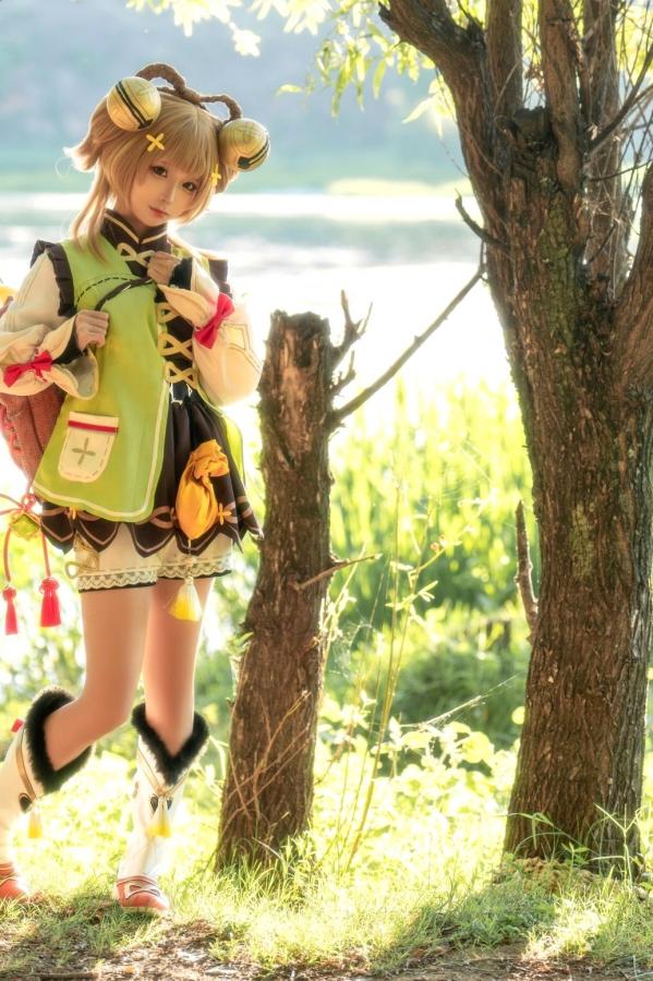 蠢沫沫  蠢沫沫-瑶瑶原神Cosplay户外阳光草地清新治愈萌系写真第1张图片